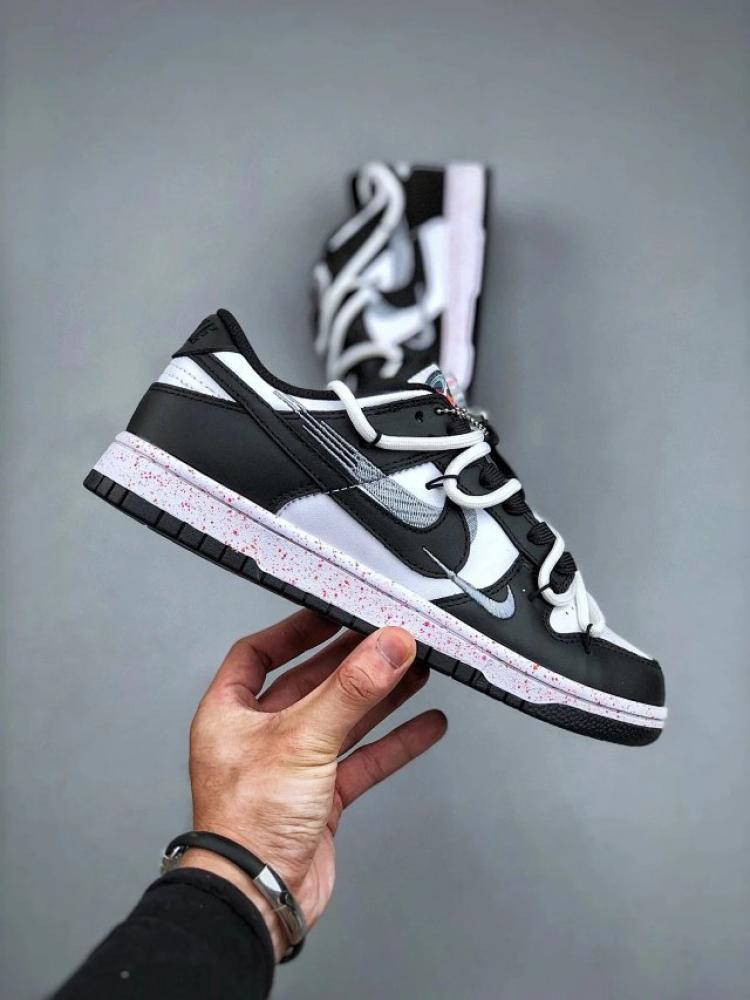 شوز Nike Dunk Low x Off-White