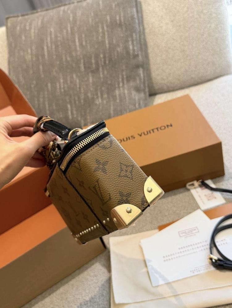 حقيبة Louis Vuitton Vanity Pouch Trunk