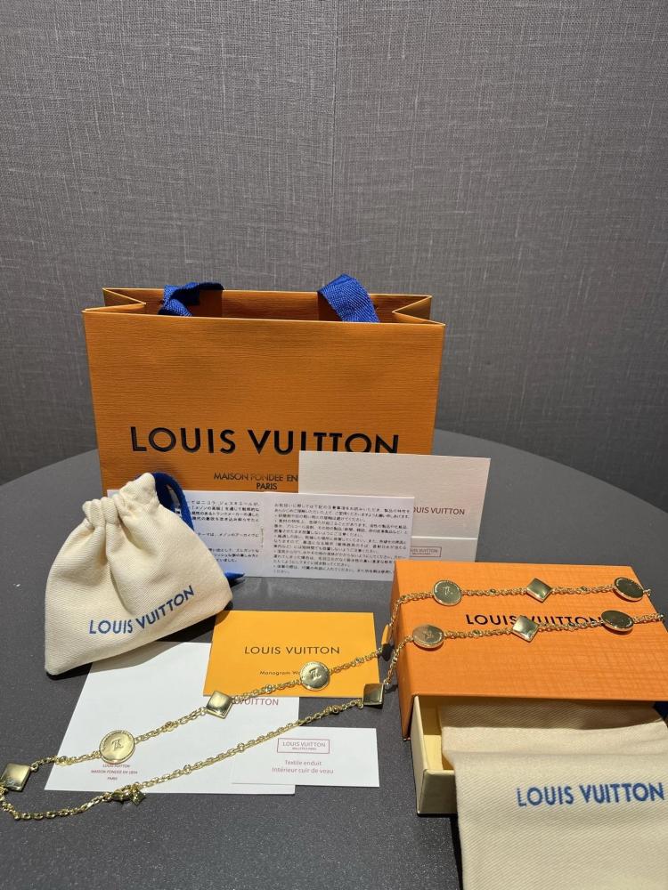 قلادة Louis Vuitton Monogram