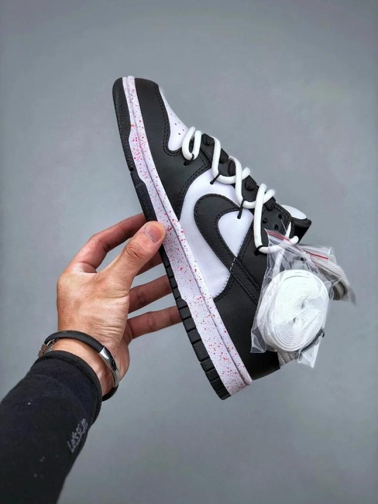 شوز Nike Dunk Low x Off-White