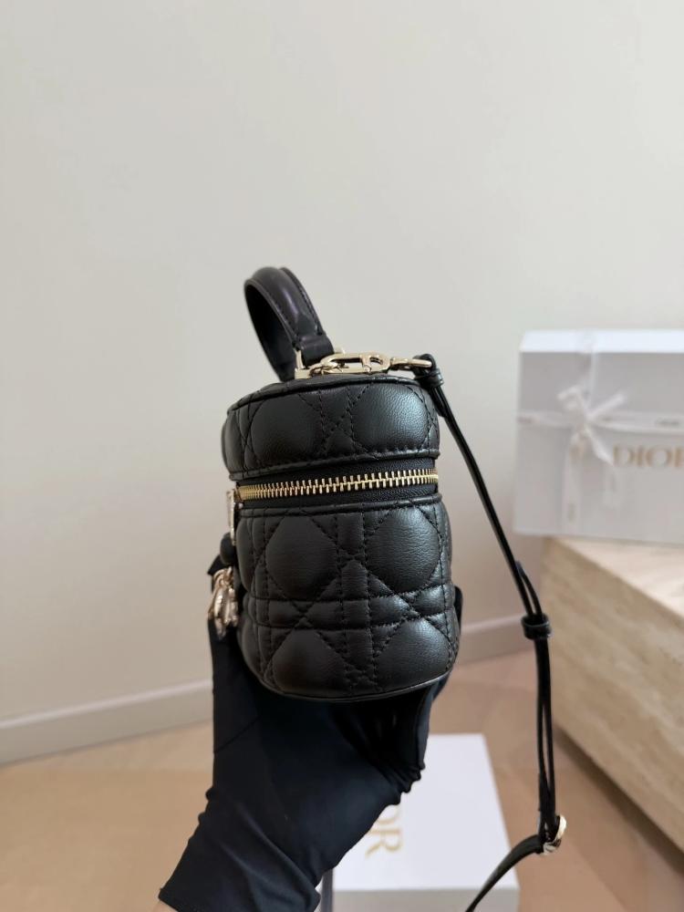حقيبة Dior Mini Vanity