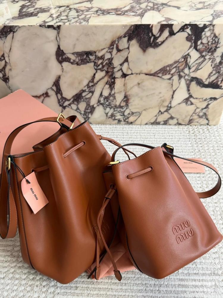 حقيبة Miu Miu Leather Bucket