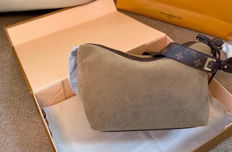حقيبة LV Suede Hobo