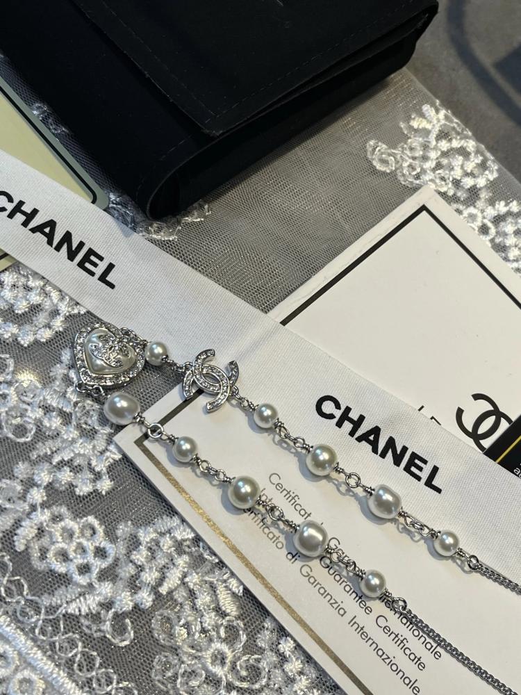 قلادة Chanel Classic Logo & Pearl Necklace