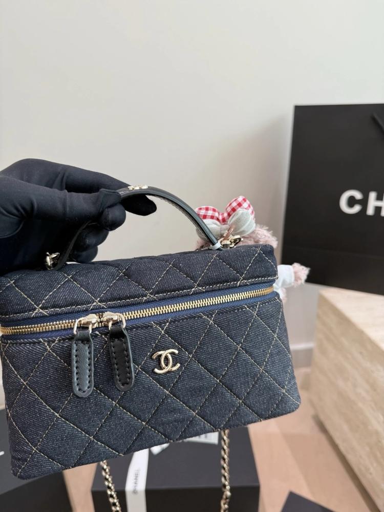 حقيبة Chanel Denim Vanity