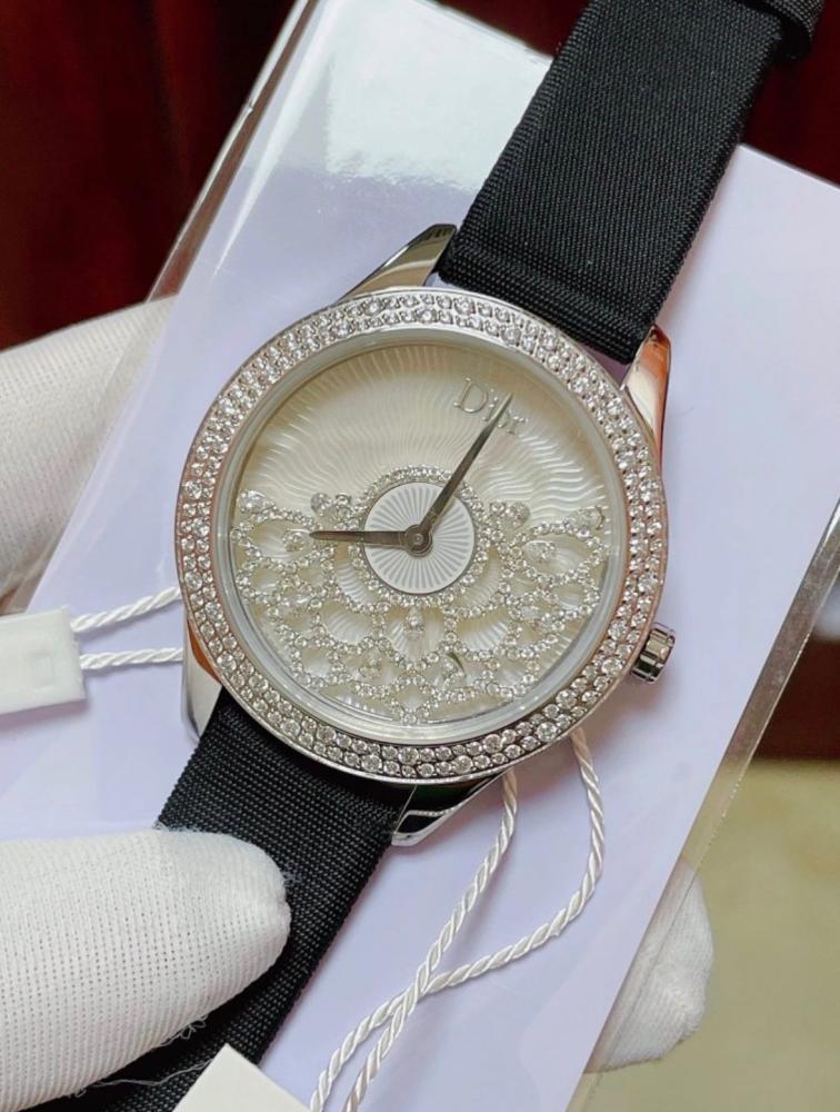 ساعة DIOR Diamond Bezel