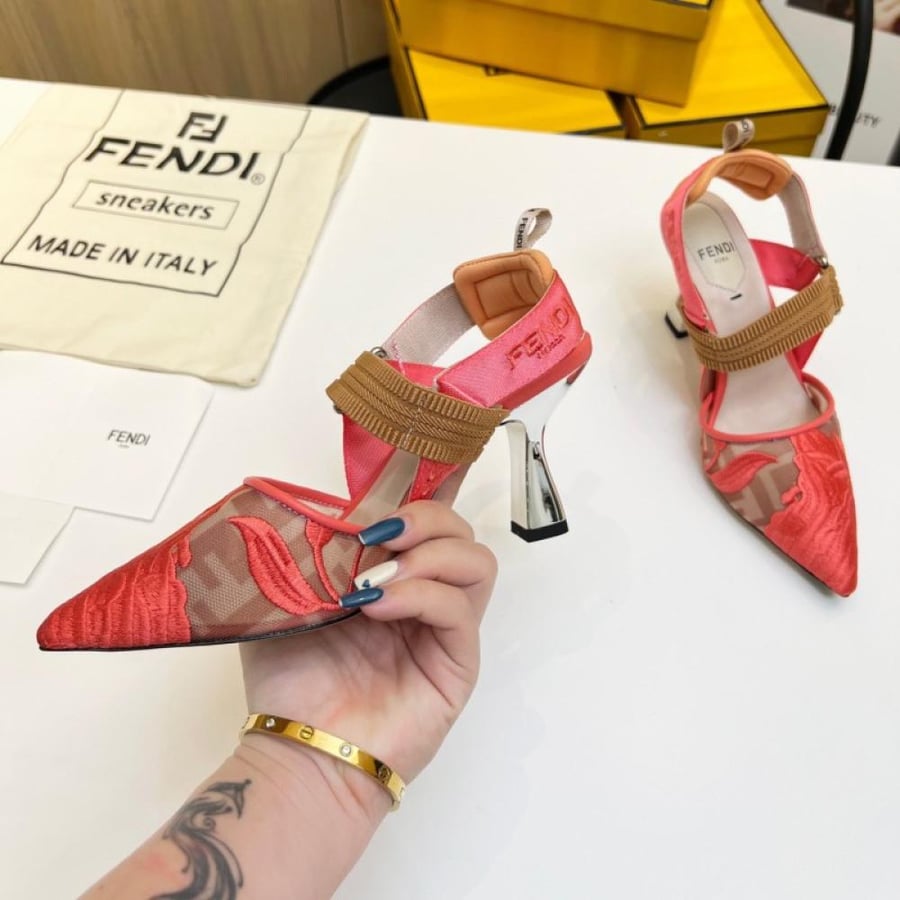 كعب Fendi Colibrì