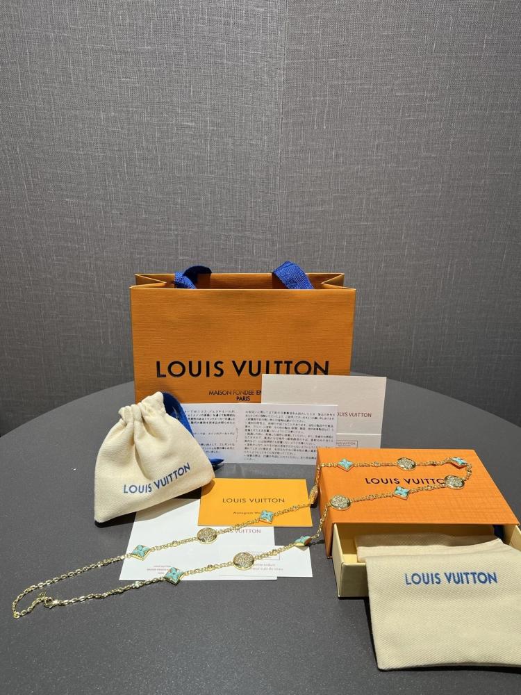 قلادة Louis Vuitton Monogram
