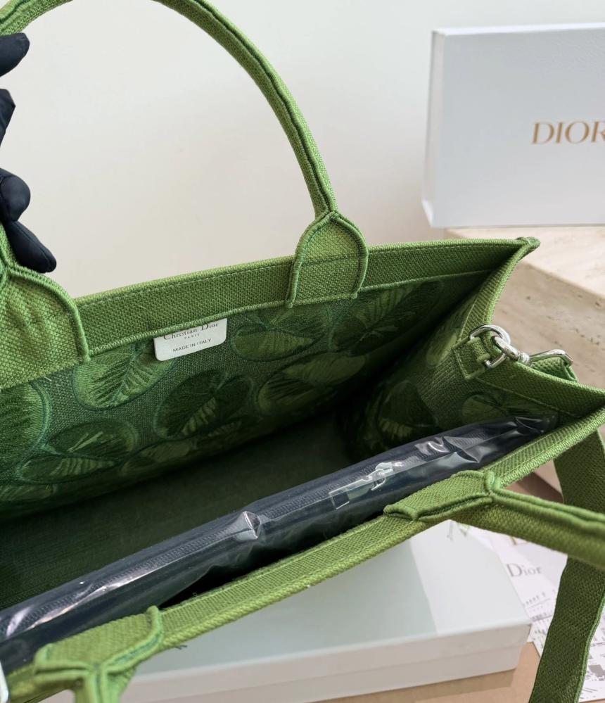 حقيبة Dior Book Tote
