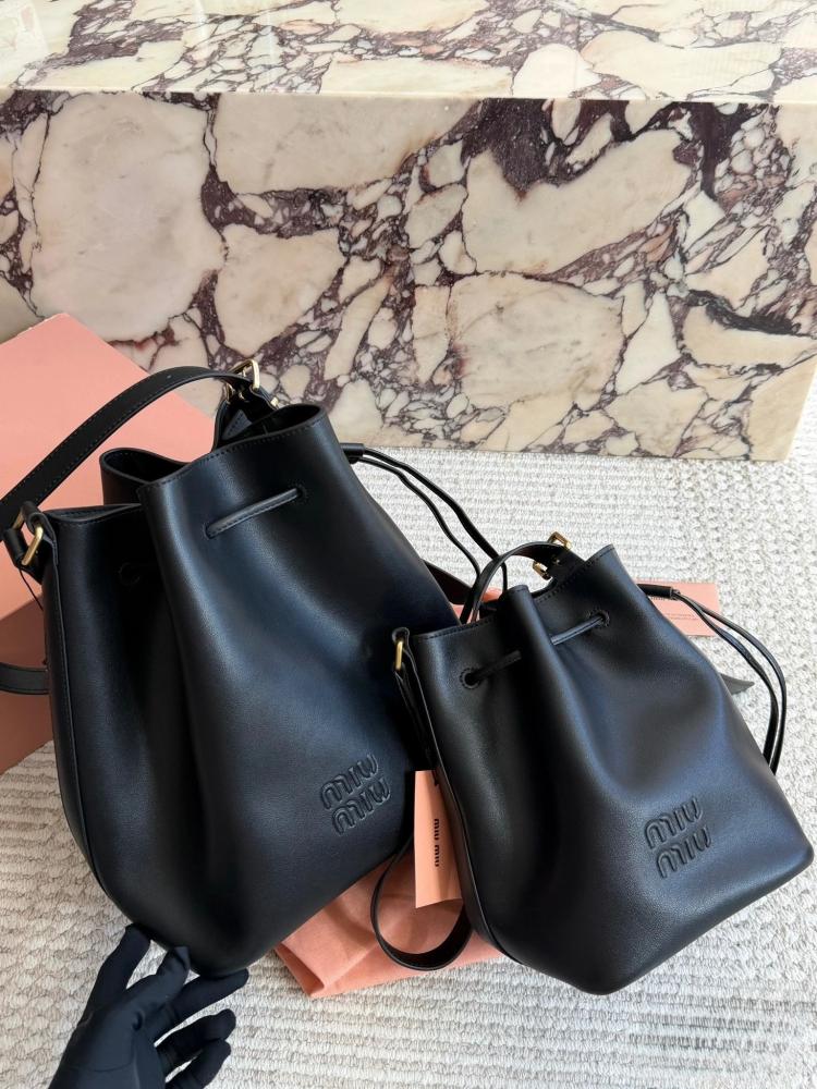 حقيبة Miu Miu Leather Bucket