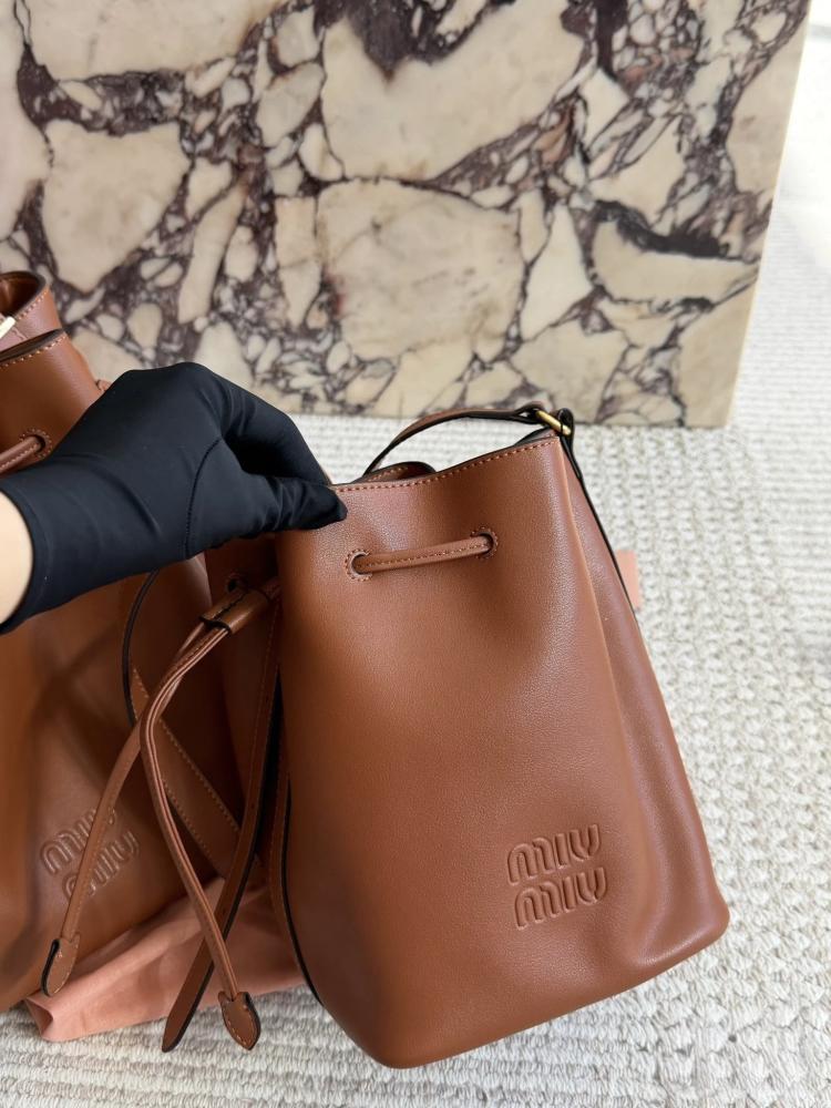 حقيبة Miu Miu Leather Bucket