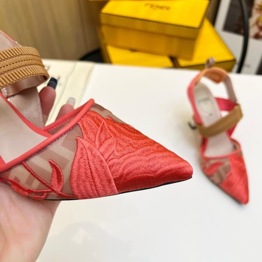 كعب Fendi Colibrì