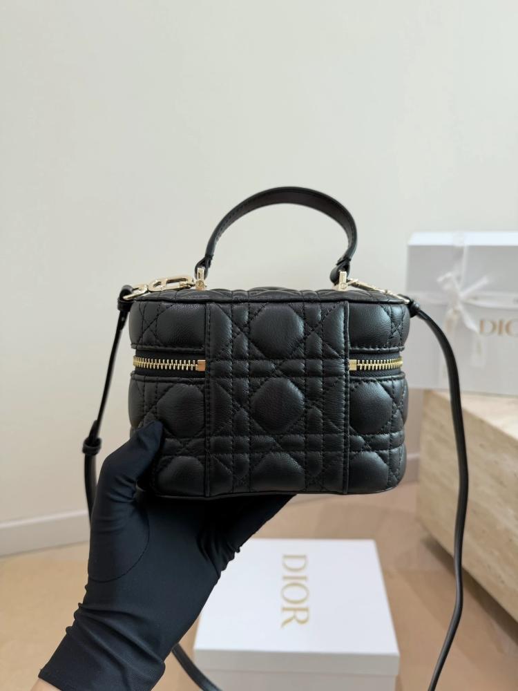 حقيبة Dior Mini Vanity