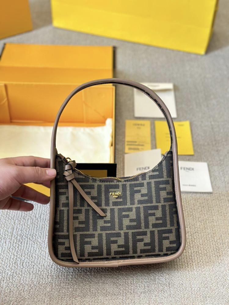 حقيبة Fendi Cookie FF Monogram