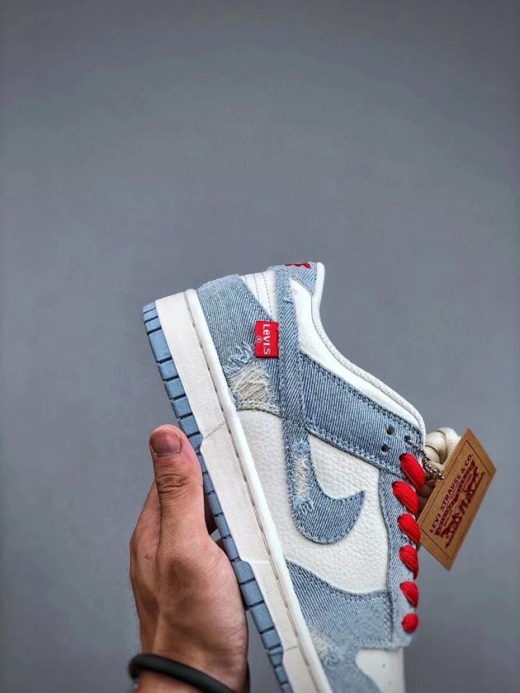شوز Nike SB Dunk Low x Levi's