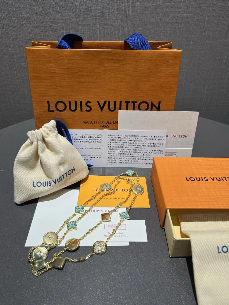 قلادة Louis Vuitton Monogram
