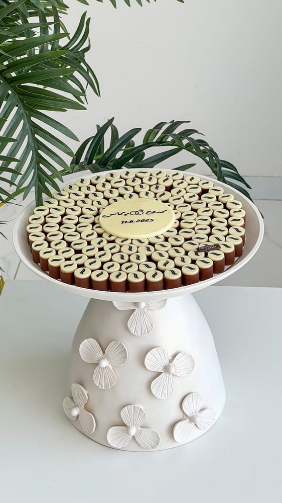 Rose-shaped chocolate tray names