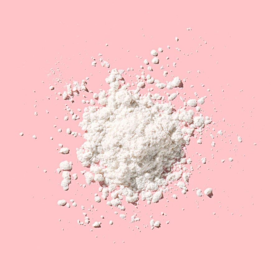 Loose powder for setting makeup, Fix and Last, lasts for 14 hours, from Essence