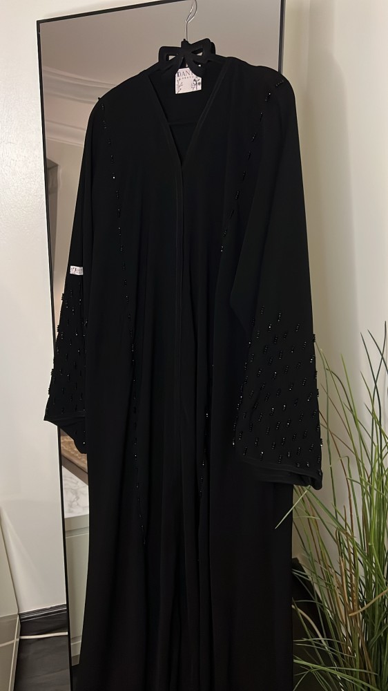 عباية بشك اسود