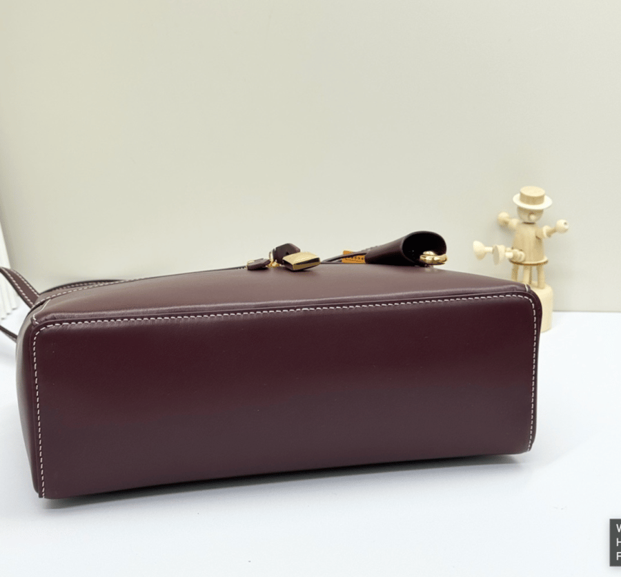 Luxury leather Loro Piana bag – Maroon, size 27