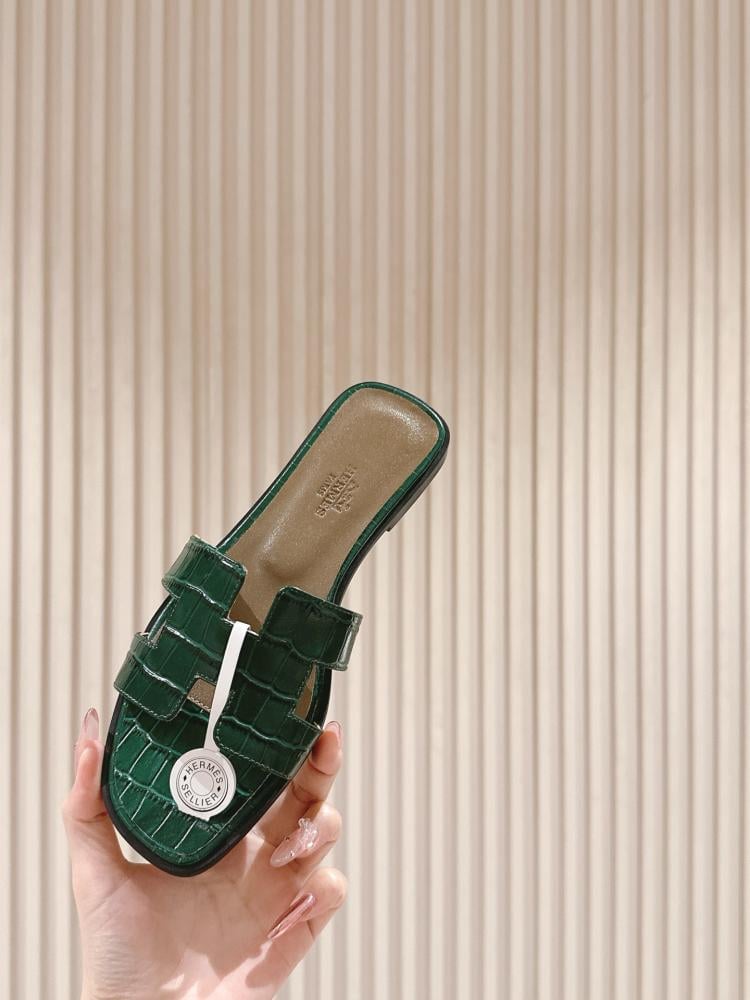 سليبر هيرمز نسائي أخضر | جلد طبيعي فاخر | Hermes Slippers