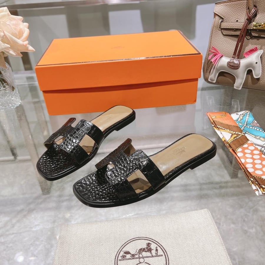 سليبر هيرمز نسائي أسود ٢ | جلد طبيعي فاخر | Hermes Slippers