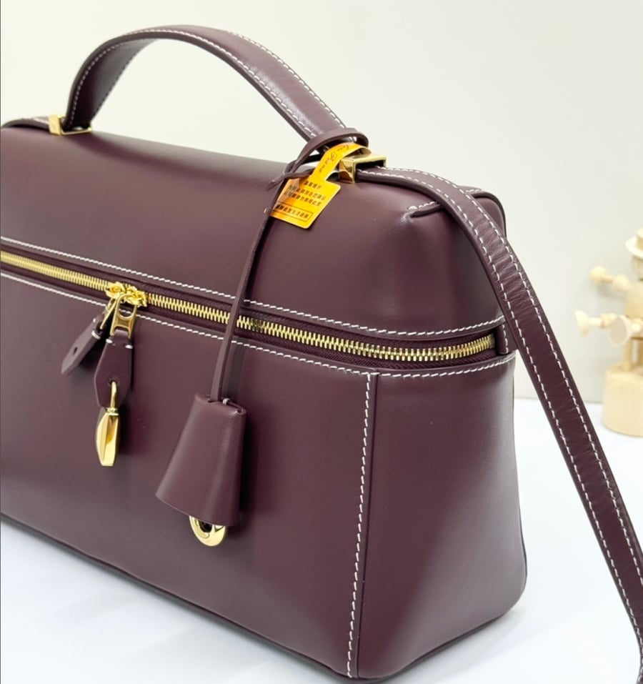 Luxury leather Loro Piana bag – Maroon, size 27