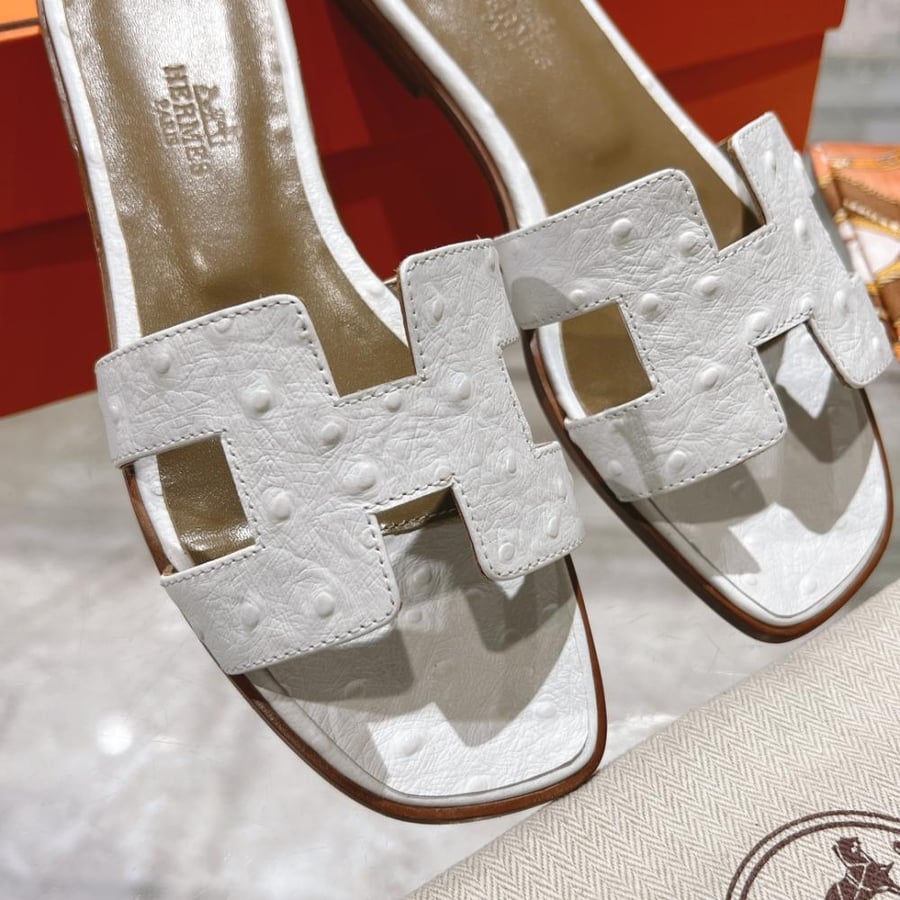 سليبر هيرمز نسائي أبيض | جلد طبيعي فاخر | Hermes Slippers