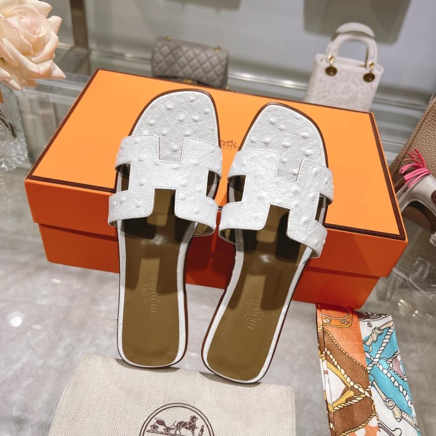 سليبر هيرمز نسائي أبيض | جلد طبيعي فاخر | Hermes Slippers