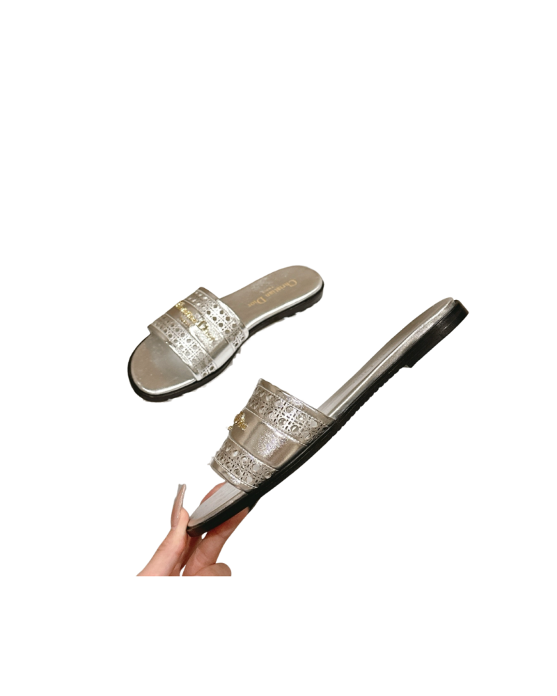 Luxurious leather slipper with elegant perforated details – Silver