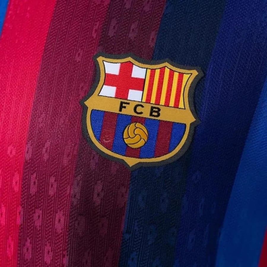 تيشيرت برشلونة الأساسي 26/27