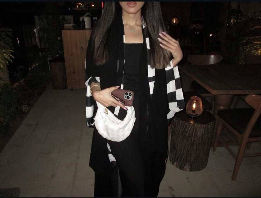 Black and white abaya