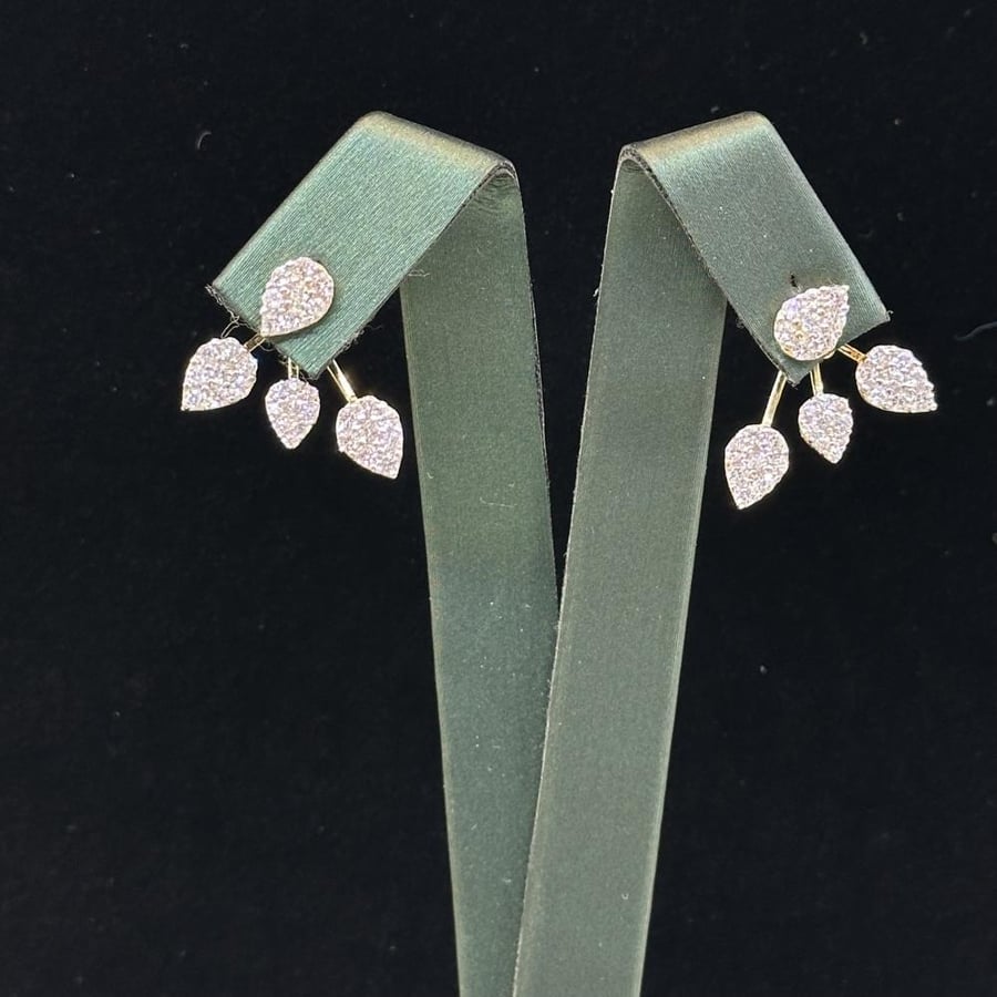 Gold earrings 18 karat weight 2.9 grams