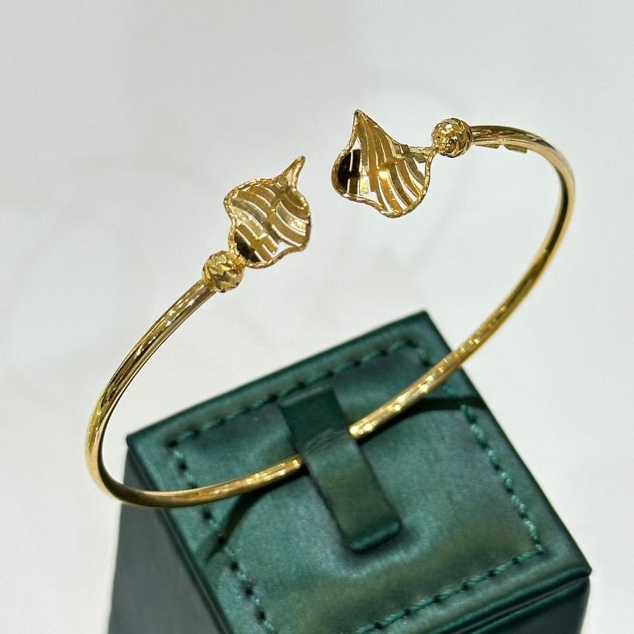 18-karat gold bracelet, weight 3.9 grams