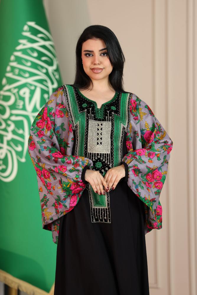 جلابية كريب فراشة بتطريز عسيري وأكمام شالكي