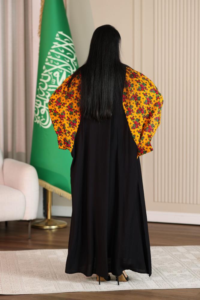 جلابية كريب فراشة بتطريز عسيري وأكمام شالكي