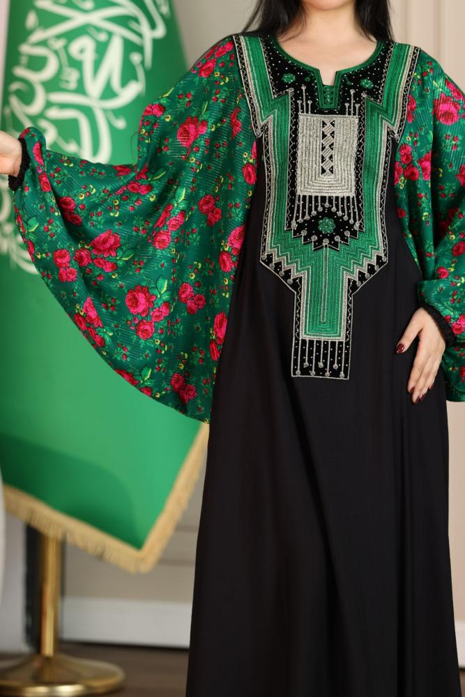 جلابية كريب فراشة بتطريز عسيري وأكمام شالكي