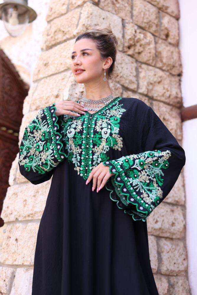 جلابية كريب بتطريز شك و كمبيوتر في الاكمام والصدر