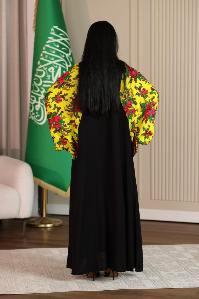 جلابية كريب فراشة بتطريز عسيري وأكمام شالكي