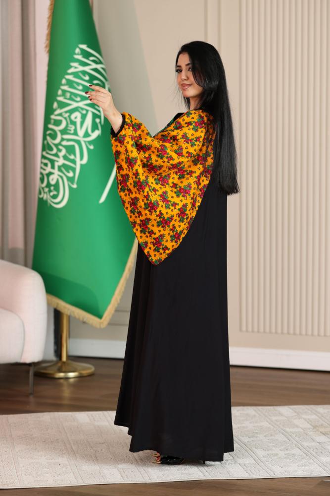 جلابية كريب فراشة بتطريز عسيري وأكمام شالكي
