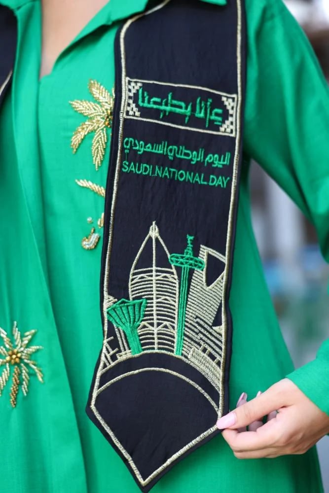 وشاح بخامة الكتان - بتطريز كمبيوتر