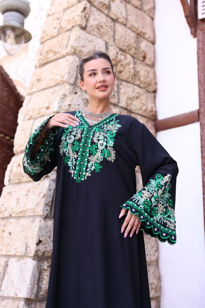 جلابية كريب بتطريز شك و كمبيوتر في الاكمام والصدر