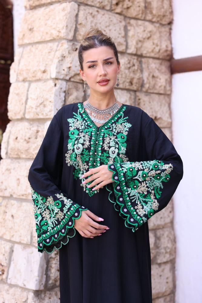 جلابية كريب بتطريز شك و كمبيوتر في الاكمام والصدر