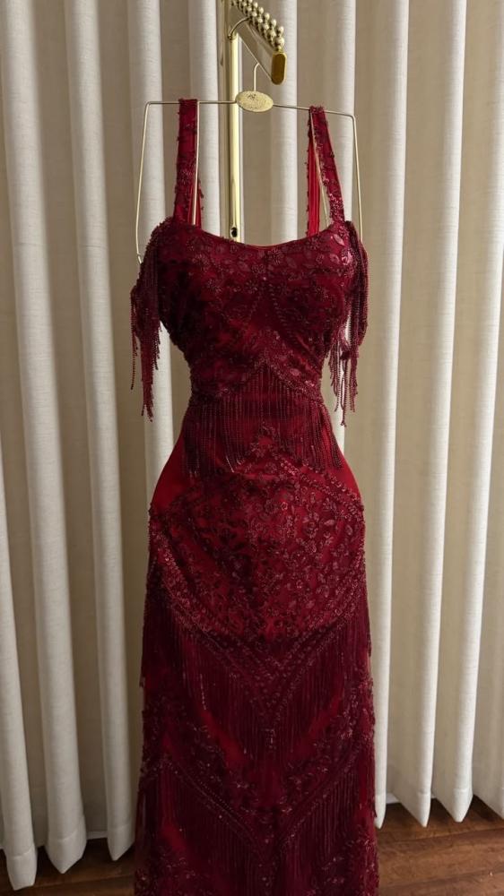 Evening dress with zipper front embroidery