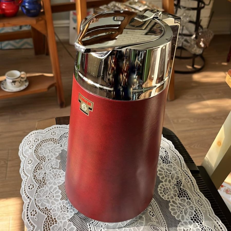Vintage Japanese thermos, a rare find from the Tiger brand | 1970s edition