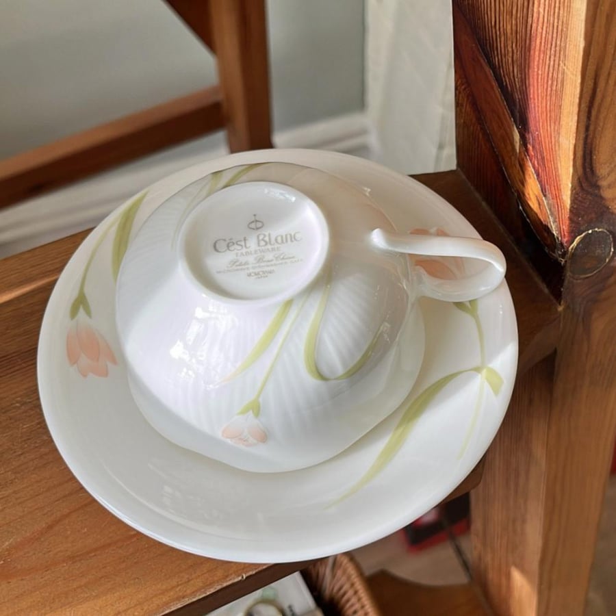 كوب فنتج من البورسلين الصيني العظمي الفاخر Petite Bone China | ماركة Cést Blanc"  المصنوعة بواسطة "Momoyama"  في اليابان