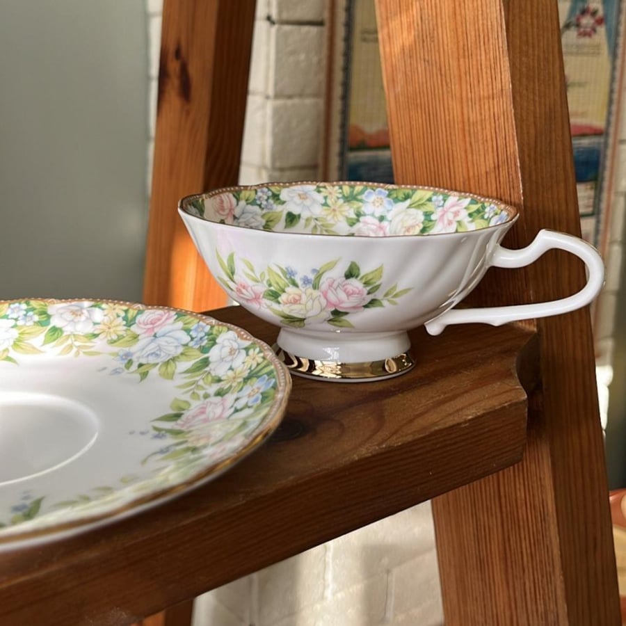 Vintage mug made of bone china - from the renowned Japanese brand Yamaka