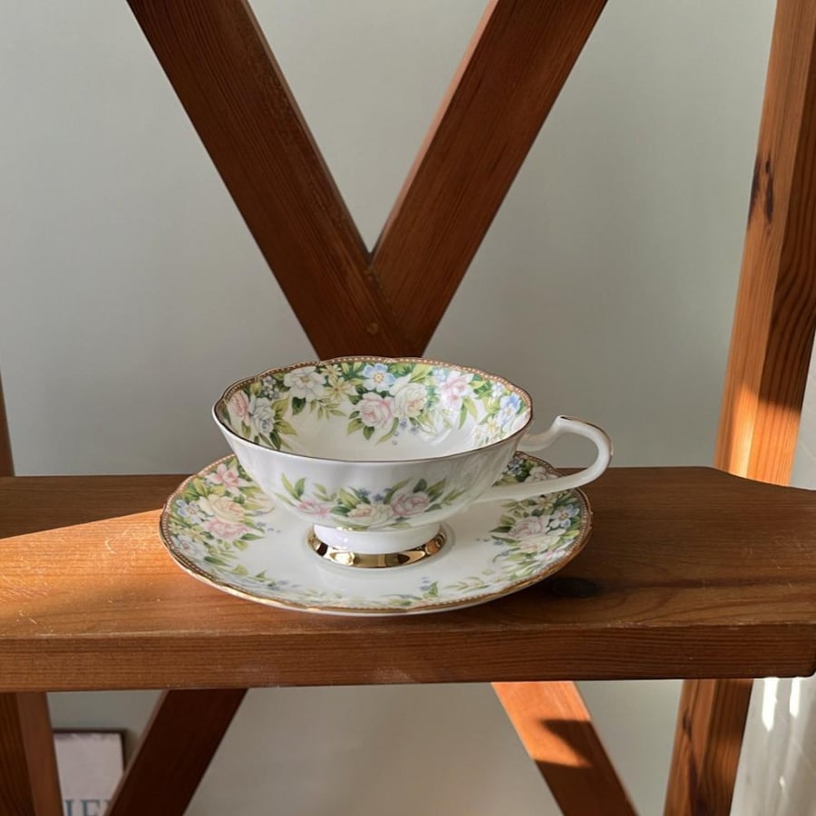 Vintage mug made of bone china - from the renowned Japanese brand Yamaka