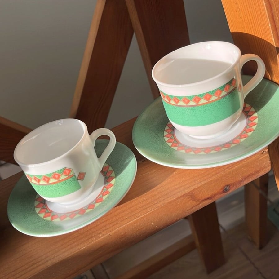 French vintage Arcopal cups