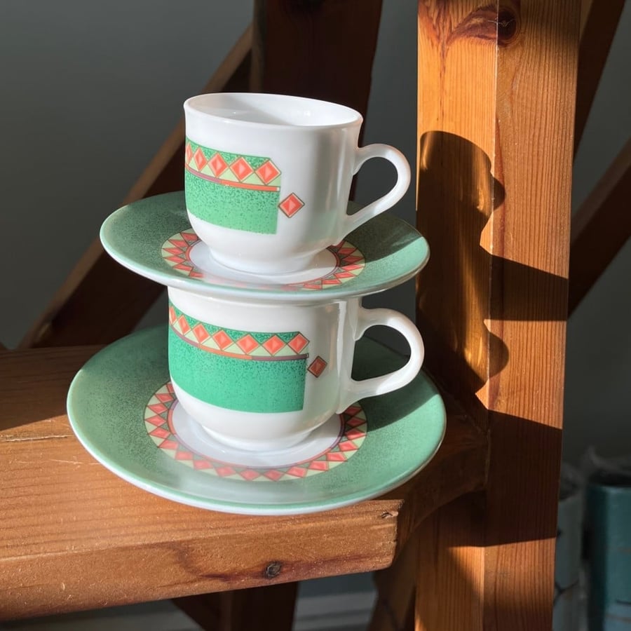 French vintage Arcopal cups